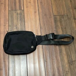 Lululemon Everywhere belt bag 2L black